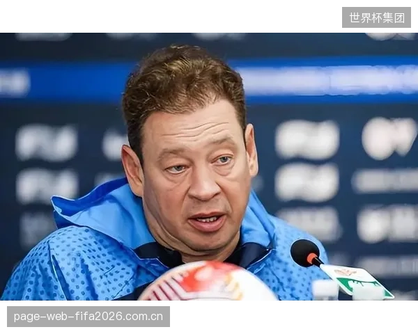 申花中场迎来阵容厚度提升，斯卢茨基将根据阿苏埃的恢复状态，决定其在足协杯赛事的战术角色。